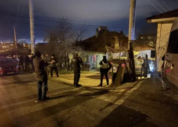 Eşini ve kayınbiraderini pompalı tüfekle yaraladı