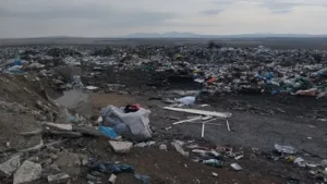 4 yaşındaki oğlunu öldürüp çöplüğe attı