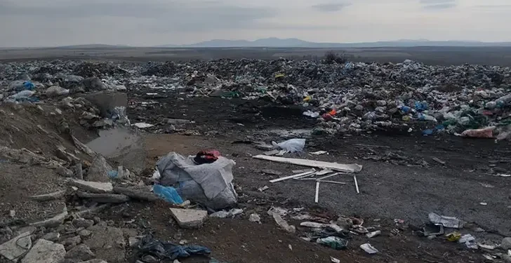 4 yaşındaki oğlunu öldürüp çöplüğe attı