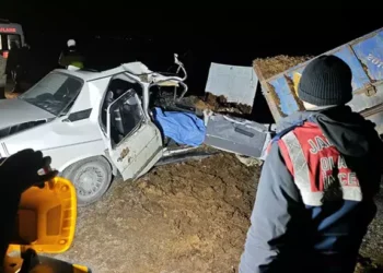 Otomobil römorka çarptı: Nine öldü, eşi ve 2 torunu yaralı