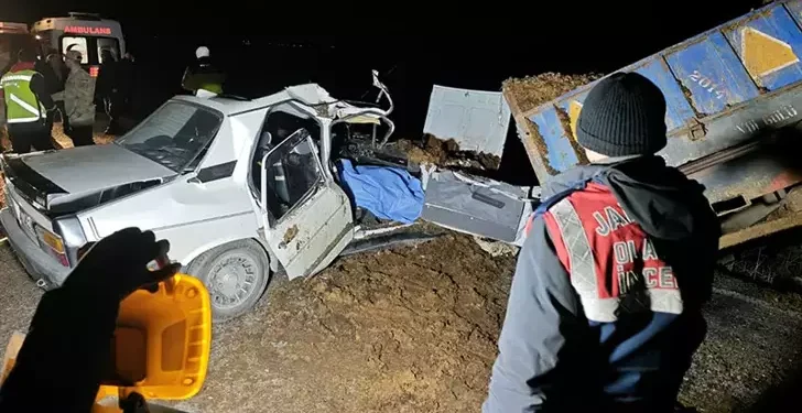 Otomobil römorka çarptı: Nine öldü, eşi ve 2 torunu yaralı