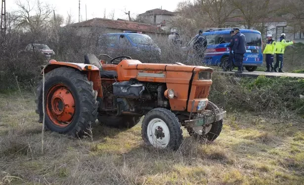 Devrilen traktörün altında kalan çiftçi öldü