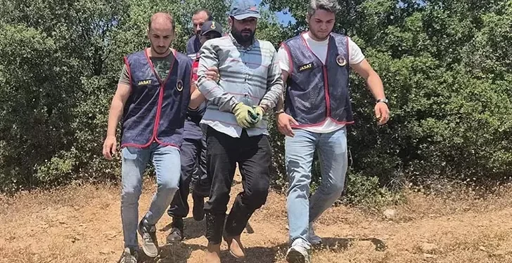 Yakalanmamak için dağda yaşayıp, ayı kapanı kurmuş