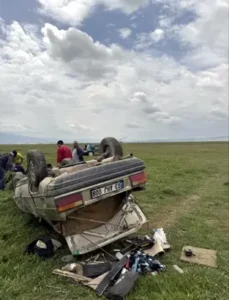 Afyonkarahisar’ın Bolvadin ilçesinde sürücüsünün kontrolünü kaybettiği otomobilin takla atıp, şarampole