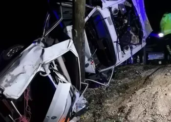 Otomobil direğe çarptığı kazada Zeydanur öldü