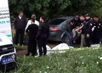 Otomobilinde tüfekle öldürülmüş halde bulundu