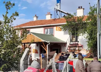 Eşini öldürüp, intihar etti