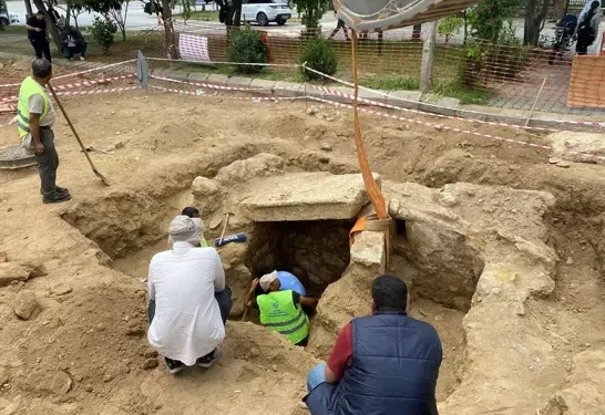 Aydın'da yol ortasında 'oda mezar' bulundu