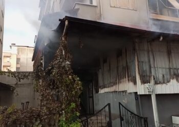 Nazilli’de klinikte yangın 4 kişi dumandan etkilendi