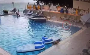 9 yaşındaki Ali, kaldıkları otelin havuzunda boğuldu
