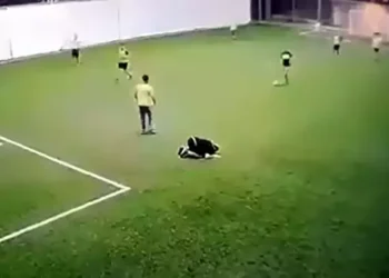 Halı sahada kalp krizi geçirip, hayatını kaybetti