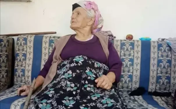 Dut ağacına çarpan patpattaki çifti ölüm ayırdı