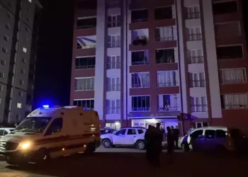 İki kardeş evlerinde öldürülmüş halde bulundu