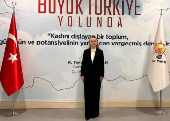 AK Parti Efeler kadın kolları başkanı istifa etti
