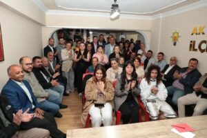 AK Parti İncirliova’da ilk toplantıda güç gösterisi (1)