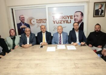 AK Parti İncirliova’da ilk toplantıda güç gösterisi (3)