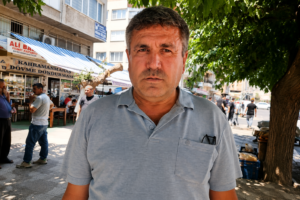 AK Parti'ye geçen muhtar hizmetin engellendiğini iddia etti