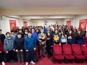 Aydın’ın İncirliova ilçesinde düzenlenen Kariyer Günleri etkinliğinde öğrencilerle buluşan İncirliova