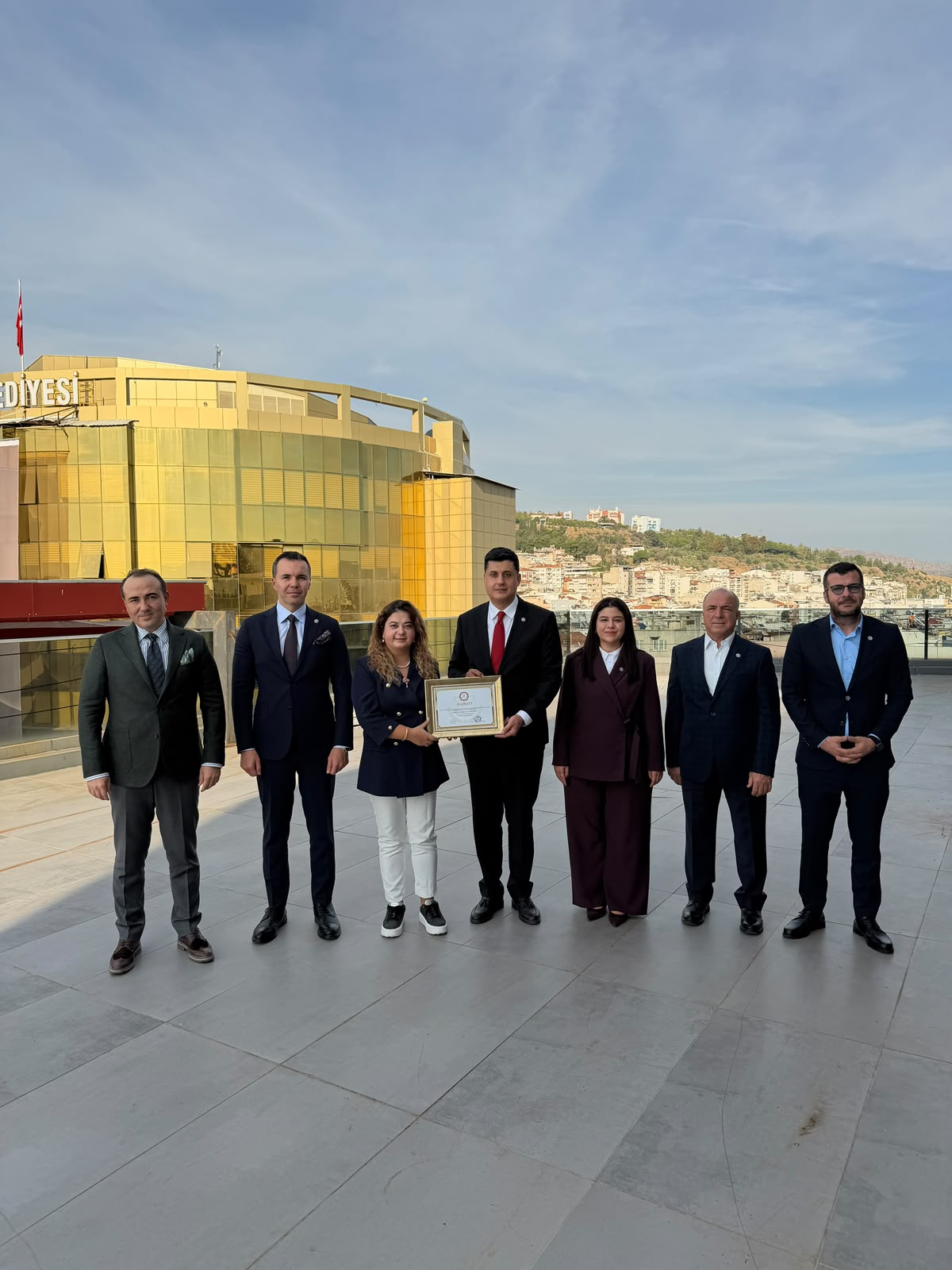 AYSO Baskani Gokhan Maras mazbatasini aldi (1) AYSO Baskani Gokhan Maras mazbatasini aldi (1)