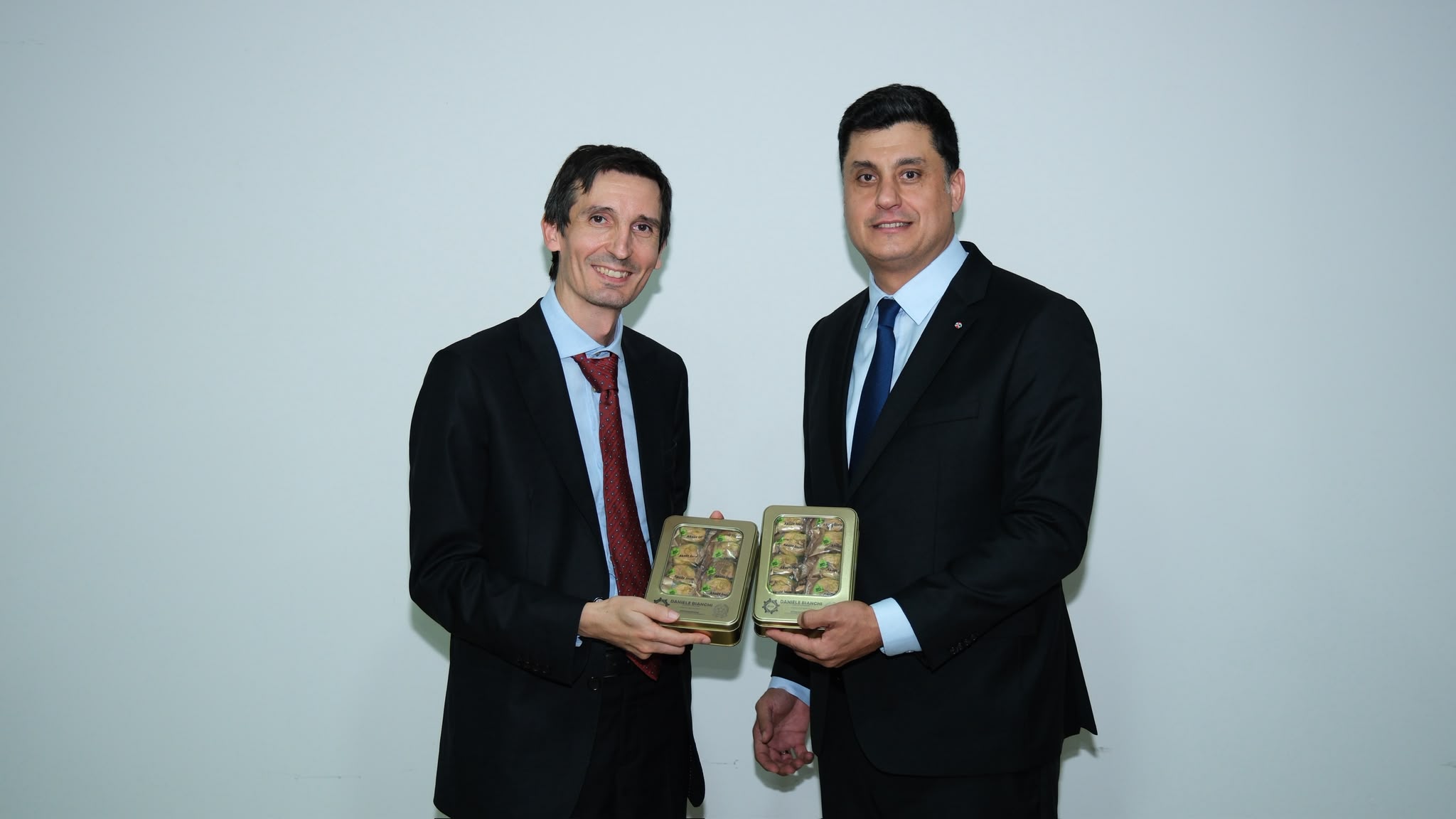 AYSO Baskani Maras’a, ‘Italya Devlet Nisani’ verildi (1) AYSO Baskani Maras’a, ‘Italya Devlet Nisani’ verildi (1)