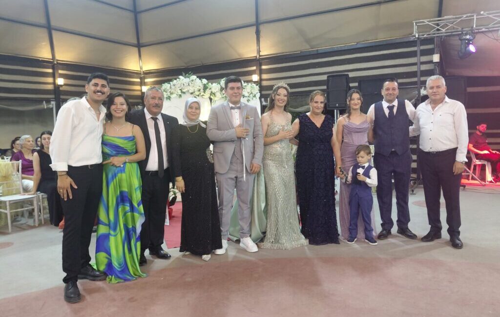 Abdullah Kurağ ile Zelihanur Yamaç nişanlandı Aydın’ın Koçarlı ilçesi, genç bir çiftin mutluluğuna ev sahipliği yaptı.