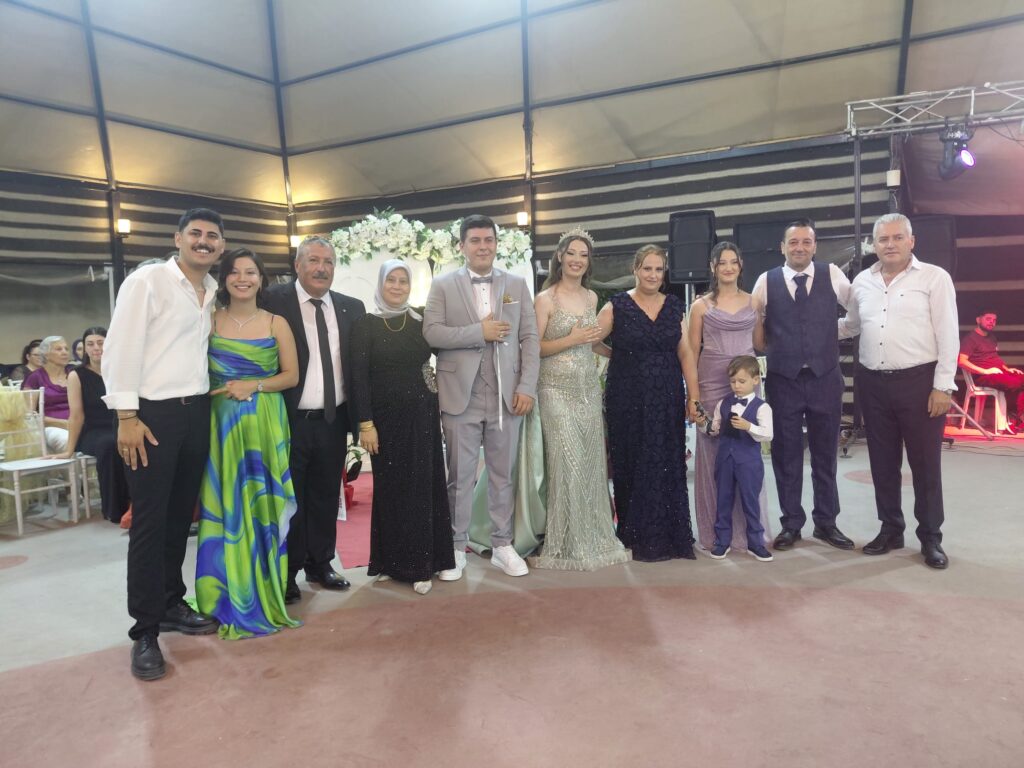 Aydın’ın Koçarlı ilçesi, genç bir çiftin mutluluğuna ev sahipliği yaptı.