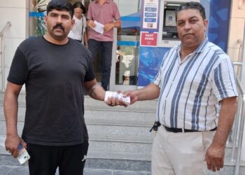 Acarlar'da örnek davranış 40 bin lira sahibine teslim edildi