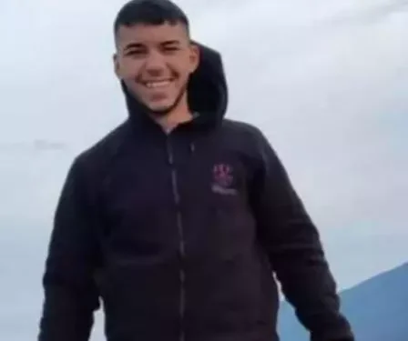 Ağaca çarpan minibüsteki 2 kişi öldü