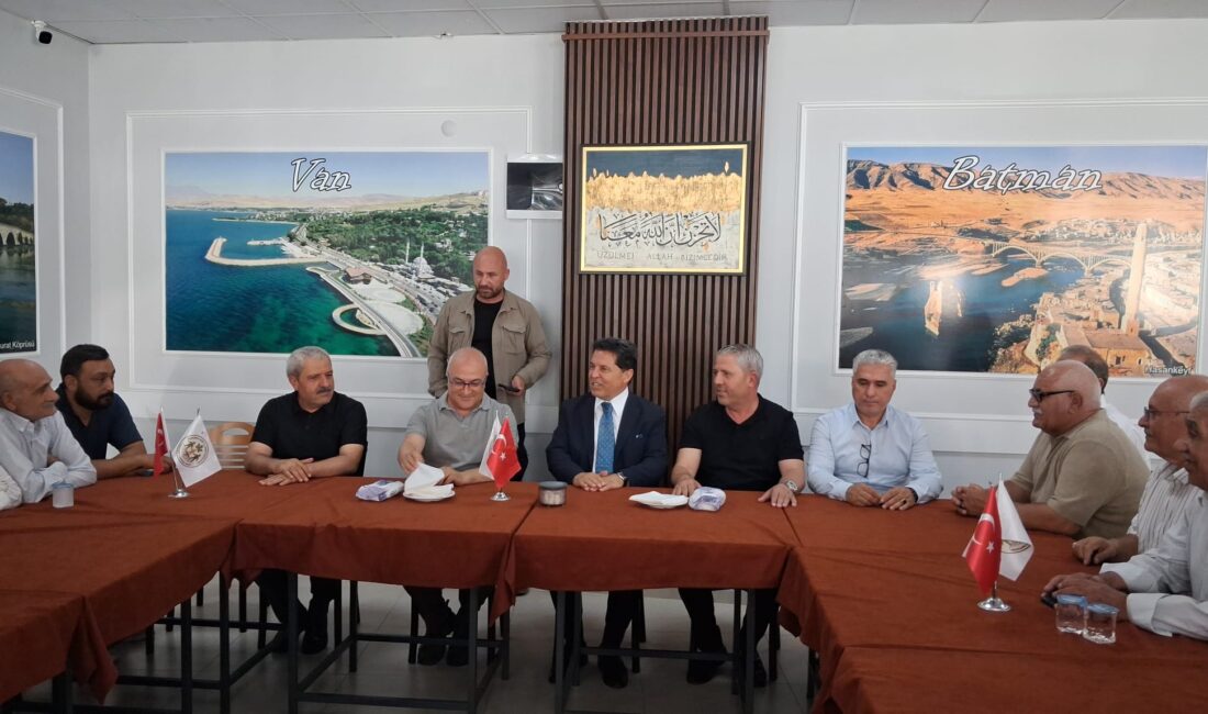 Ahmet Özer’den İncirliova’ya anlamlı ziyaret Aydın’ın İncirliova ilçesinde geçen yıl kurulan Doğu ve Güneydoğulular Derneği,