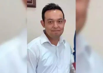 Akıma kapılıp 4 katlı binanın çatısından düşen işçi öldü