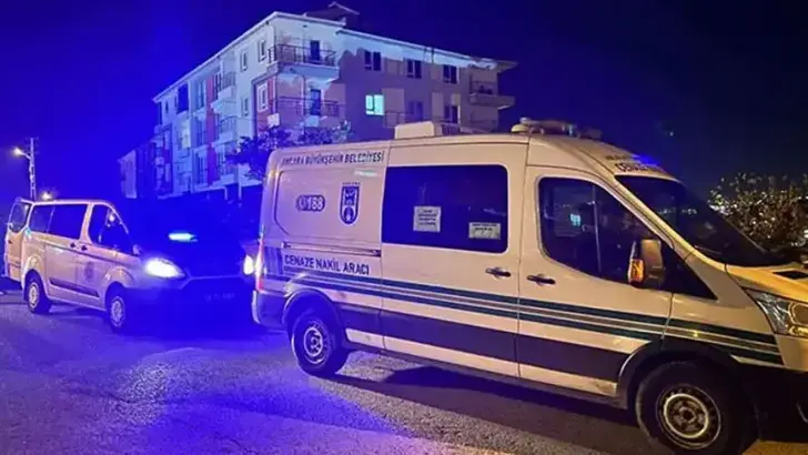 Alacak kavgasında arkadaşını öldürdü Ankara’nın Altındağ ilçesinde S.T., alacak meselesi nedeniyle tartıştığı arkadaşı Ö.N.'yi tabancayla vurarak öldürdü.
