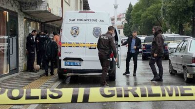 Sakarya'nın Akyazı ilçesinde alacak verecek meselesi yüzünden çıkan tartışmada kardeş,