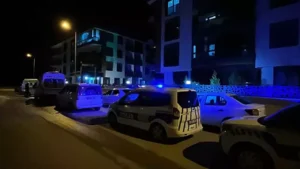 Anne, baba ve oğulları öldürülmüş halde bulundu Anne, baba ve oğulları öldürülmüş halde bulundu