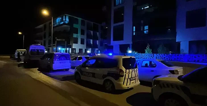 Anne, baba ve oğulları öldürülmüş halde bulundu