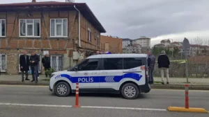 Arkadaşını av tüfeğiyle vurarak öldürdü Arkadaşını av tüfeğiyle vurarak öldürdü