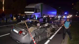 Aşırı hız ölüm getirdi Aşırı hız ölüm getirdi