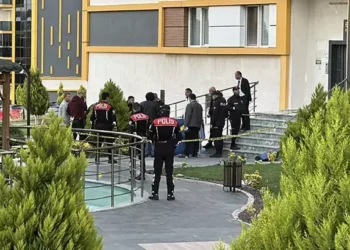 Astsubayı, tartıştığı emekli astsubayı öldürdü