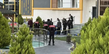 Astsubayı, tartıştığı emekli astsubayı öldürdü