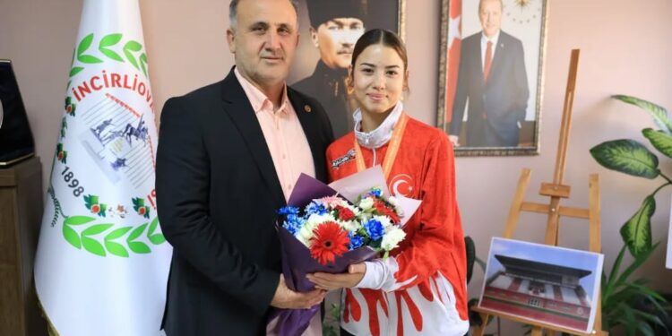 Avrupa üçüncüsü Sude Nas İncirliova’nın gururu oldu (1)