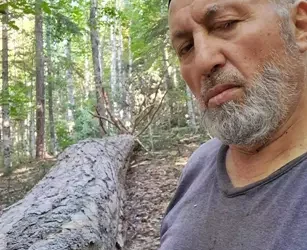 Ayağına tomruk düştü, ambulansta kalp krizi geçirip öldü