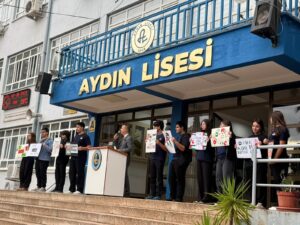 Aydın Lisesi’nden Filistin’e sessiz destek Aydın Lisesi’nden Filistin’e sessiz destek