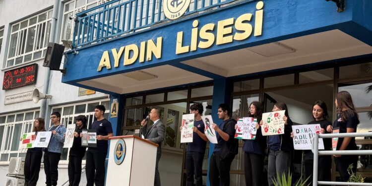 Aydın Lisesi’nden Filistin’e sessiz destek