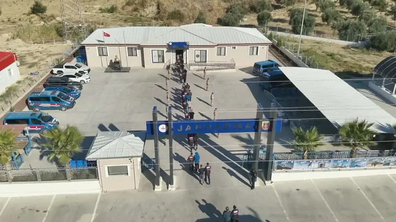 Aydın merkezli 3 ilde dev operasyon: 111 gözaltında Aydın merkezli 3 ilde düzenlenen uyuşturucu operasyonunda 111 şüpheli gözaltına