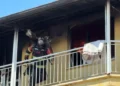 Aydın'a binada çıkan yangın, bitişikteki iki binaya daha sıçradı