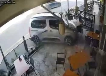 Aydın’da 15 yaşındaki çocuk otomobille bakın nereye girdi