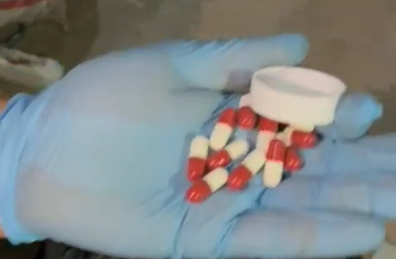 Aydın’da 7 bin uyuşturucu hapla yakalanan 2 şüpheli tutuklandı (4)