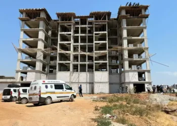 Aydın’da 8'inci kattan düşen inşaat işçisi ağır yaralandı