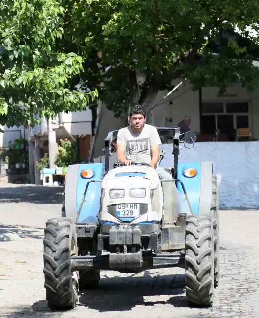Aydın’da bir garip olay: Nakil kollarıyla traktör serbest, otomobil yasak Türkiye'nin ilk çift kol nakillisi Cihan Topal (44), nakilden sonra