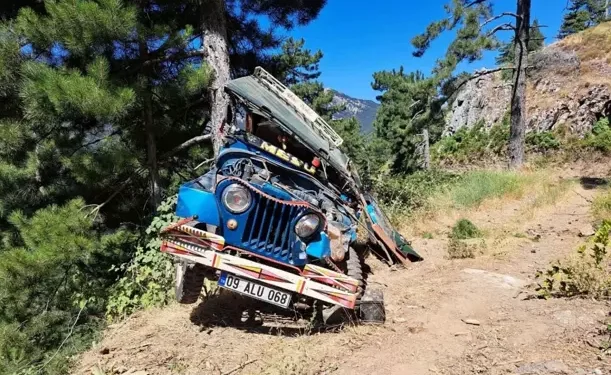 Aydın'da cip şarampole yuvarlandı 1'i çocuk 3 yaralı