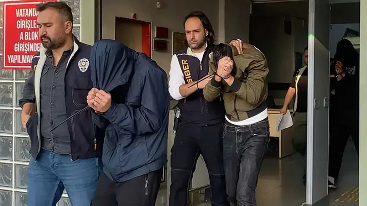 Aydın’da çocuk müstehcenliği operasyonu: 5 tutuklama Aydın’da çocuk müstehcenliği içeriklerini satın aldıkları belirlenen 5 şüpheli tutuklanırken,